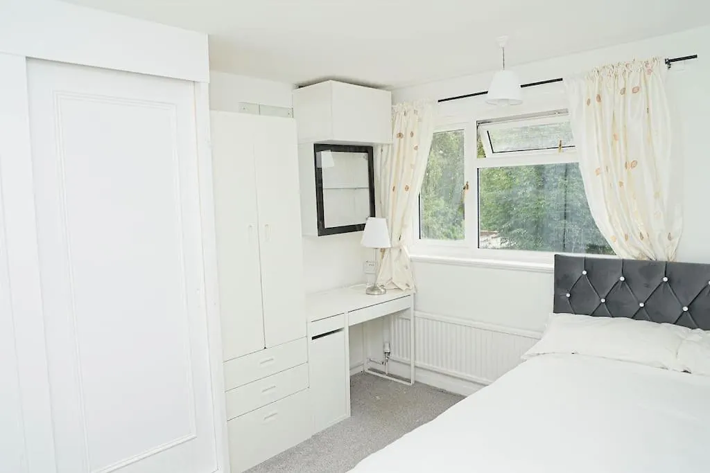 Modern 3 Bed In Cotswold Villa GLOUCESTERSHIRE 0*,